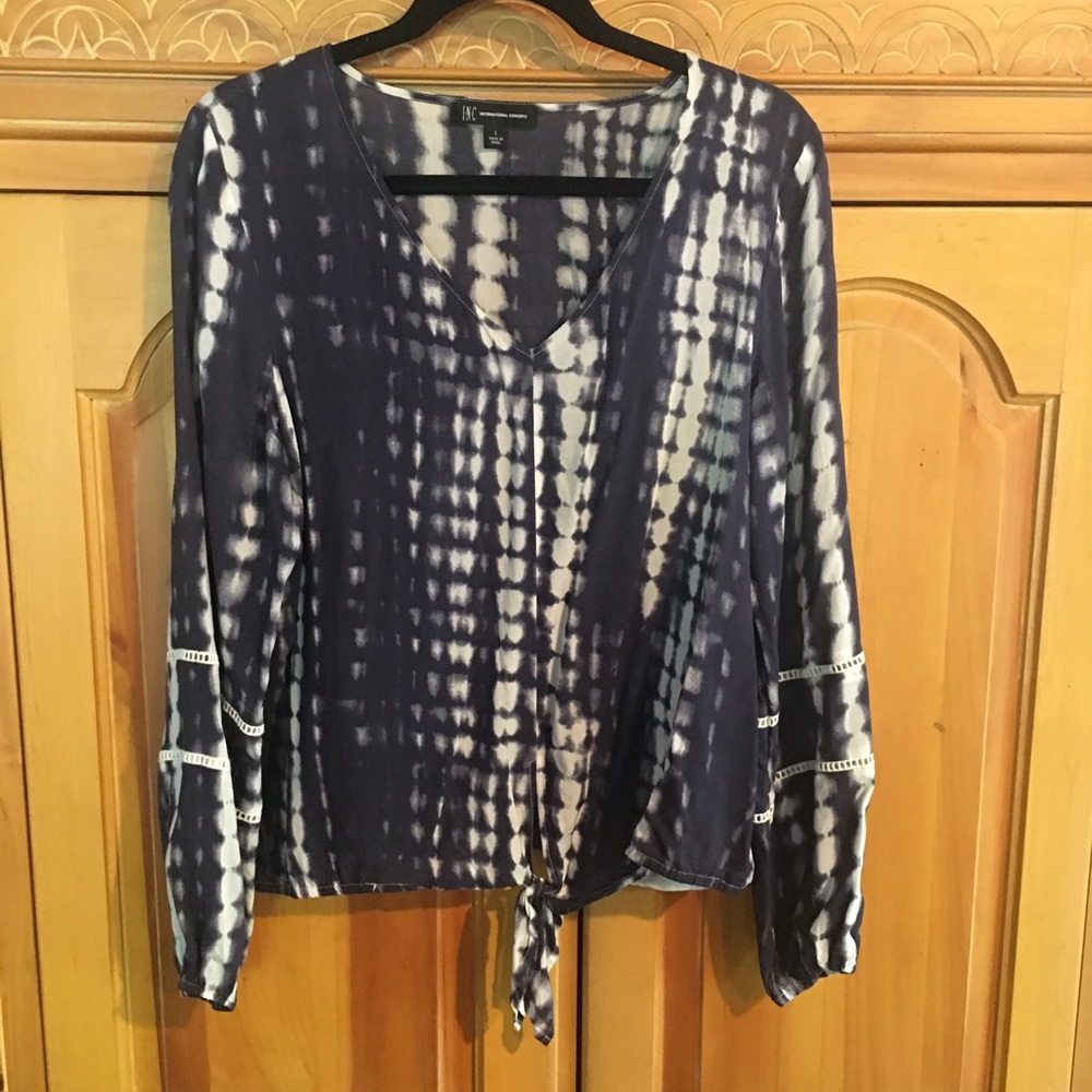 INC lg blue and white tie die top